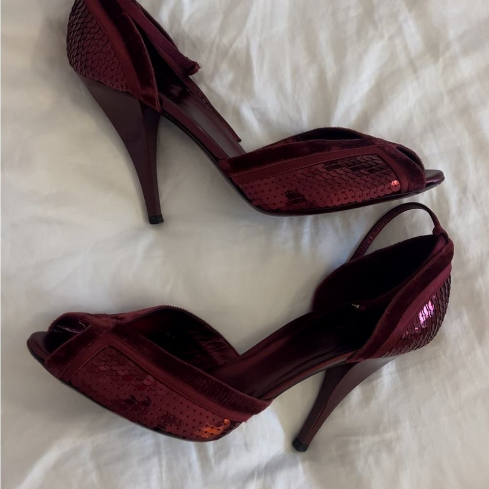 RARE GUCCI / TOM FORD FALL WINTER 2003 SEQUIN BURGUNDY HEELS